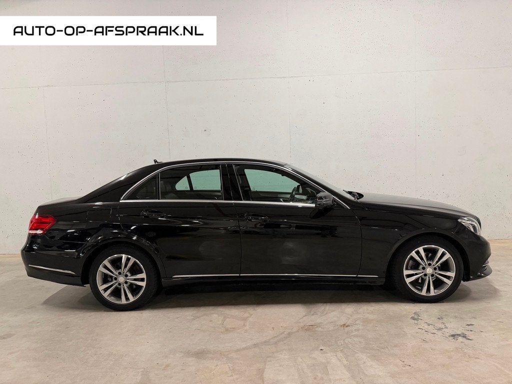 Mercedes-Benz E-klasse 200 Avantgarde Leer Navi 1e eigenaar, Auto's, Mercedes-Benz, Automaat, Achterwielaandrijving, Gebruikt