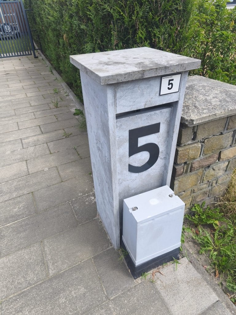 Hardstenen brievenbus, Ophalen, Gebruikt, Hardsteen, Staande brievenbus