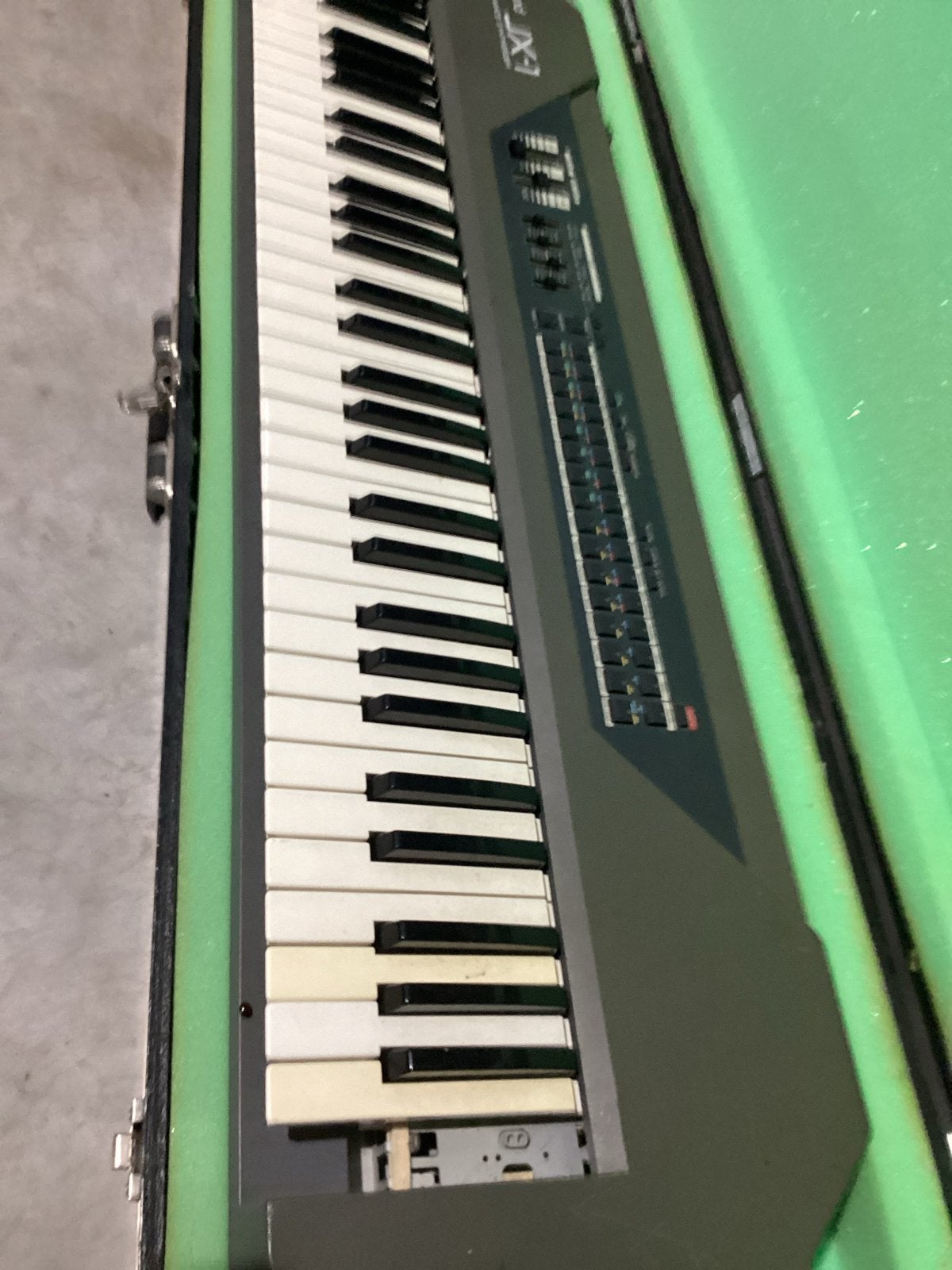 Roland JX-1 Performance Synthesizer met flightcase, Muziek en Instrumenten, Ophalen, Roland, Midi-aansluiting, 61 toetsen