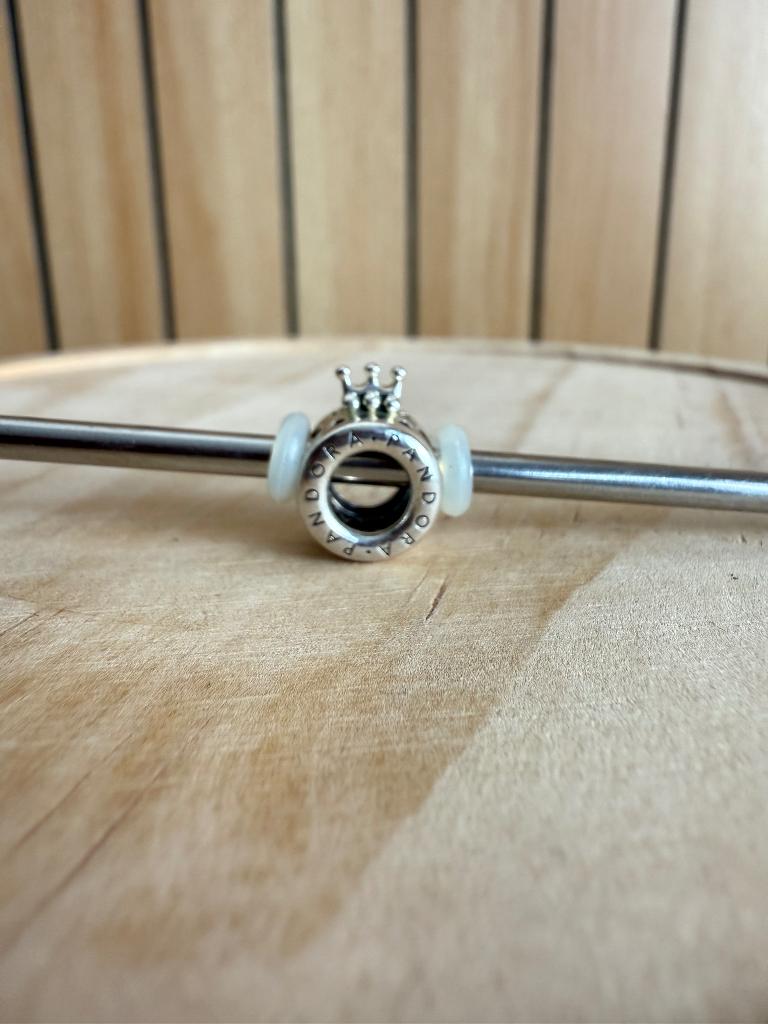 Pandora bedel rond met kroon zilver, Ophalen of Verzenden, Zo goed als nieuw, Zilver, Pandora
