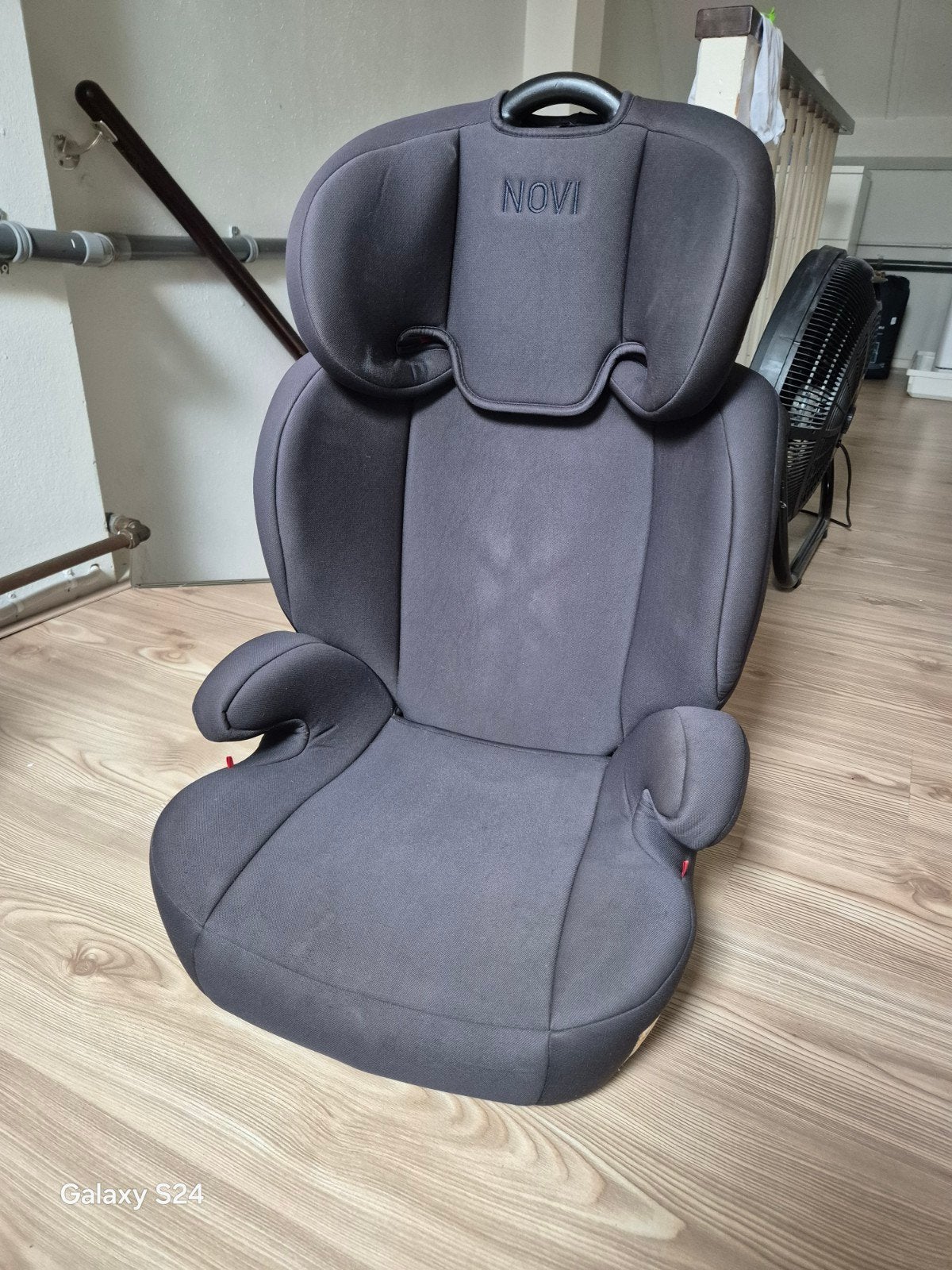 Novi Kinderzitje - Zwart, Comfortabel en Veilig, 15 t/m 36 kg, Zijbescherming, Ophalen, Overige merken