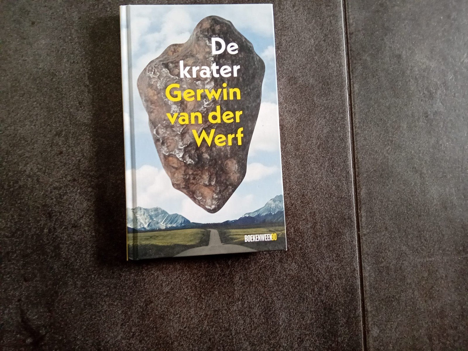 De krater, Boeken, Ophalen of Verzenden, Zo goed als nieuw, Nederland, Gerwin van der Werf
