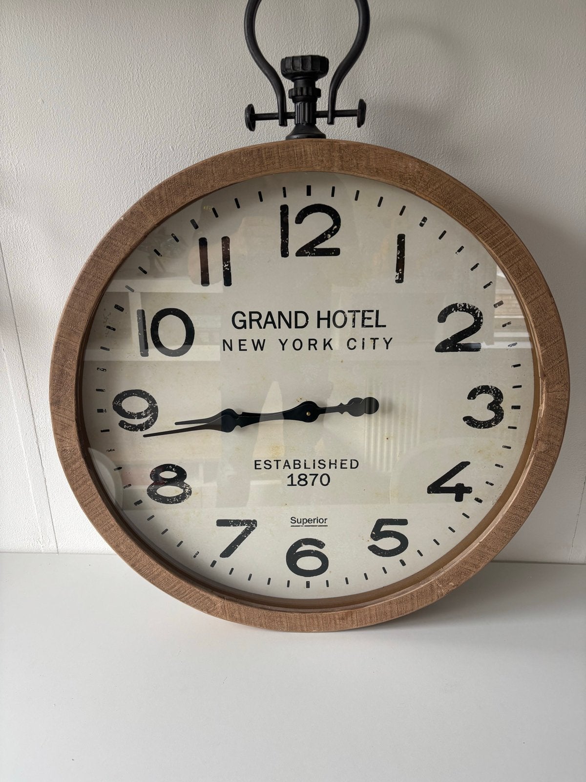 Grote Wandklok "Grand Hotel New York City" Hout, Ophalen, Zo goed als nieuw, Analoog, Wandklok