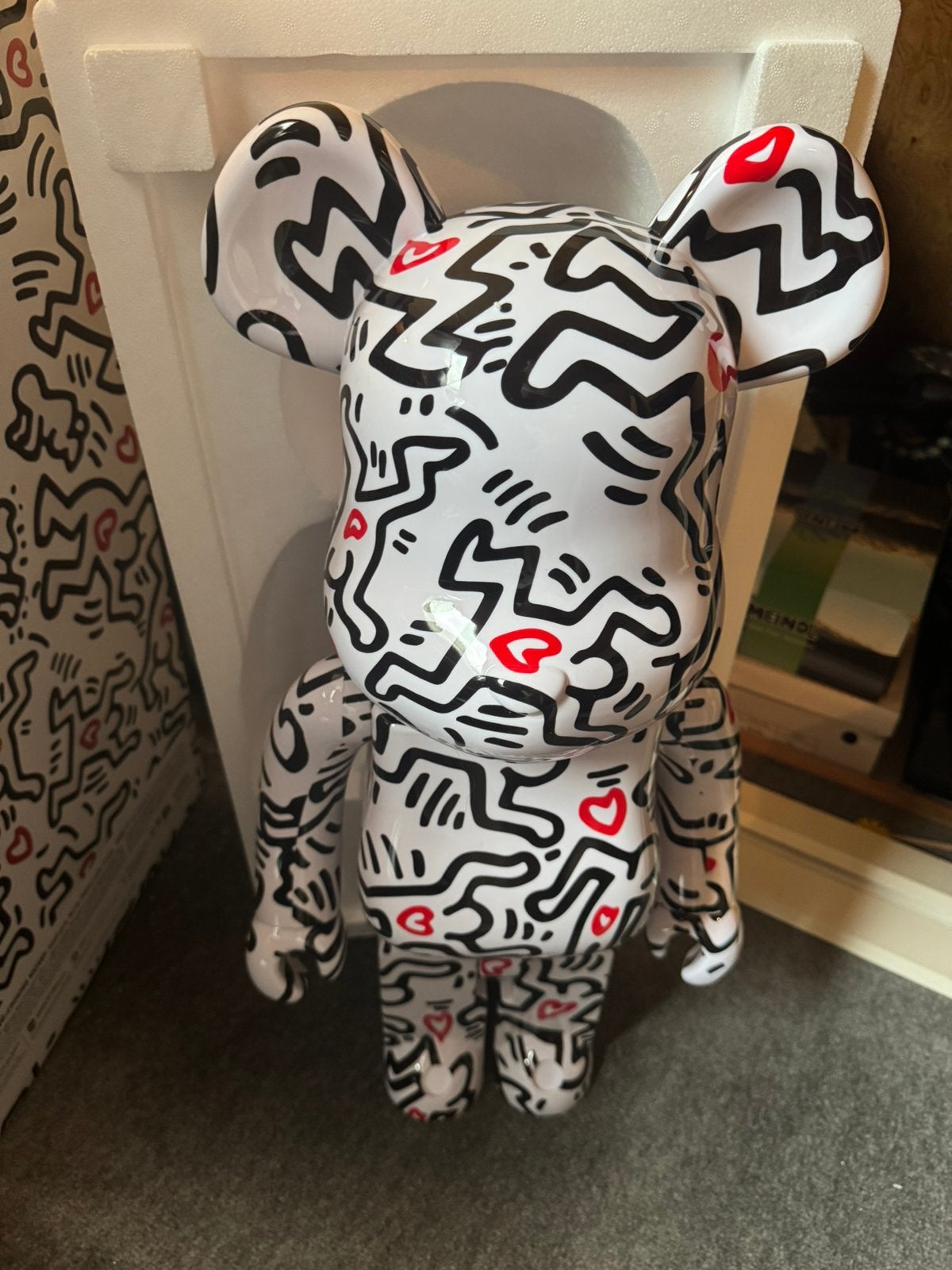 Bearbrick - Keith Haring 1000%, Ophalen