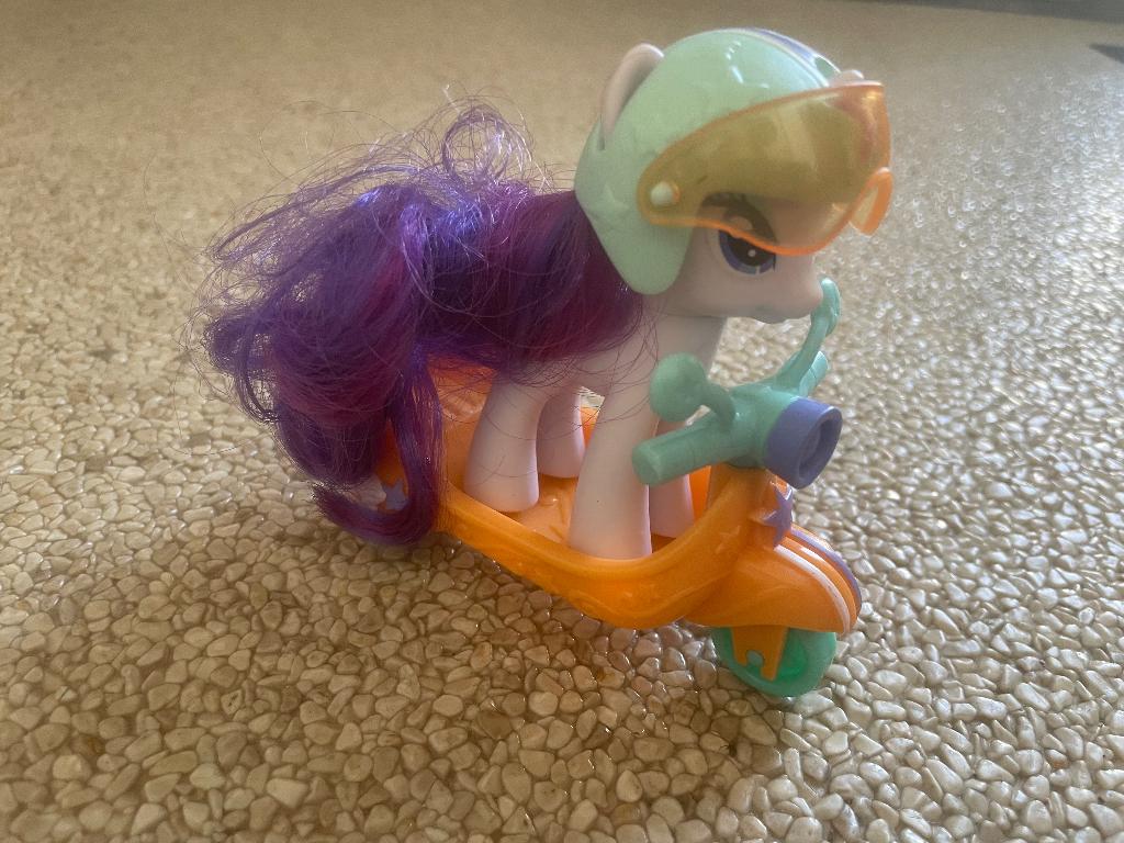 My little pony op scooter en extra 1tje erbij, Ophalen of Verzenden, Zo goed als nieuw