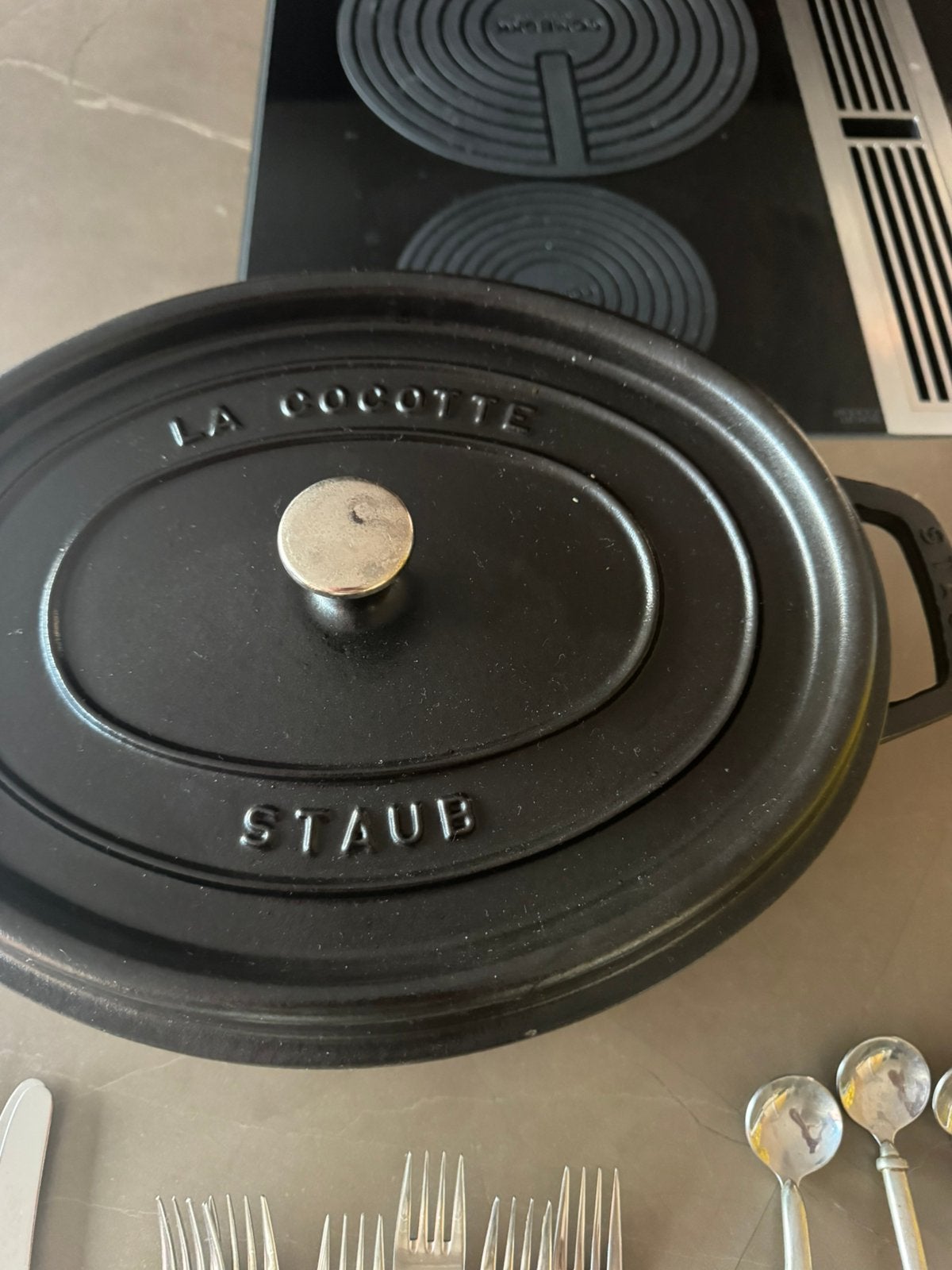 Staub Cocotte ovale gietijzeren pan braadpan oven, Ophalen of Verzenden, Zo goed als nieuw