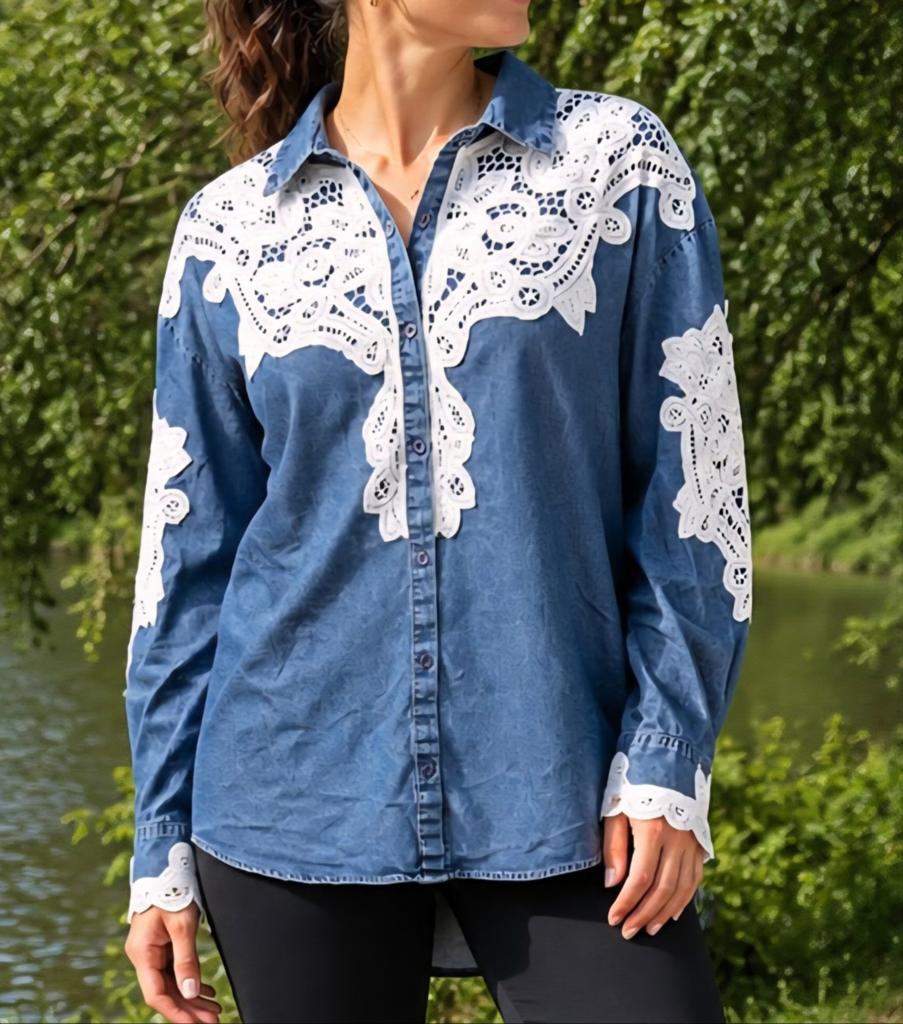 oversized denim blouse met witte kanten applicaties, Ophalen of Verzenden, Zo goed als nieuw, Maat 42/44 (L), Blauw