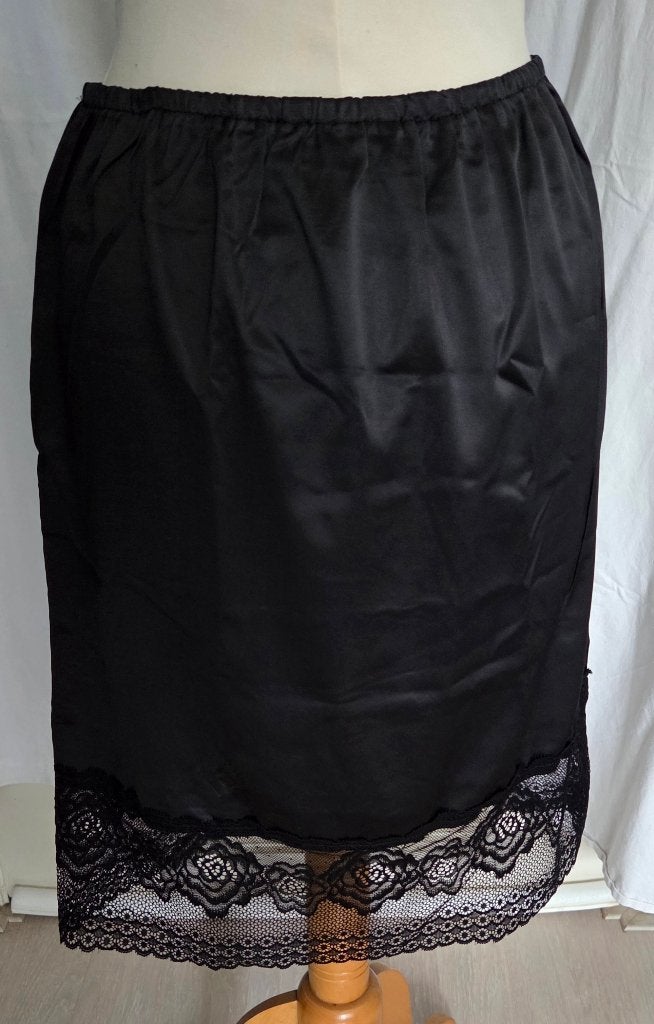 Nieuw, zwart, onderjurk, maat 44. Taille met elastiek., Ophalen of Verzenden, Zwart, Overige typen