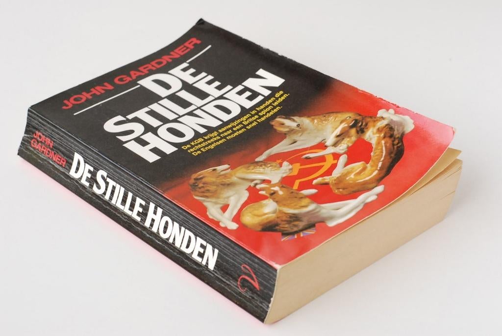De stille honden - John Gardner (1984), Boeken, Verzenden, Gelezen