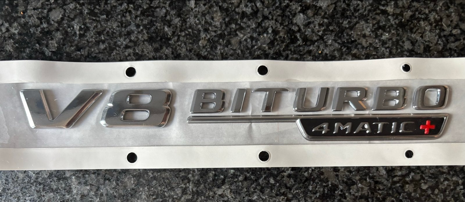 Origineel Mercedes-AMG V8 BITURBO 4MATIC+ Embleem NIEUW, Ophalen of Verzenden, Nieuw, Mercedes-Benz