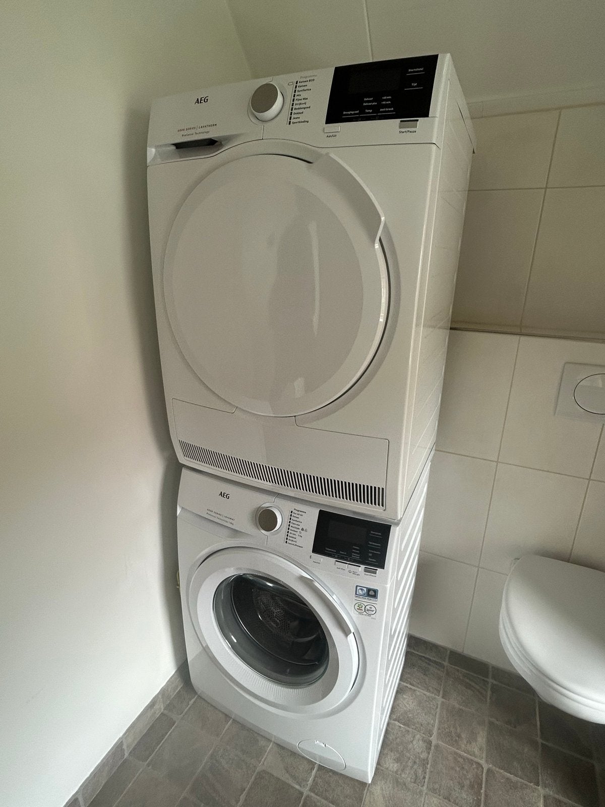AEG Wasmachine en Droger Set - Zo goed als nieuw, Ophalen, 1200 tot 1600 toeren, 8 tot 10 kg, Zo goed als nieuw
