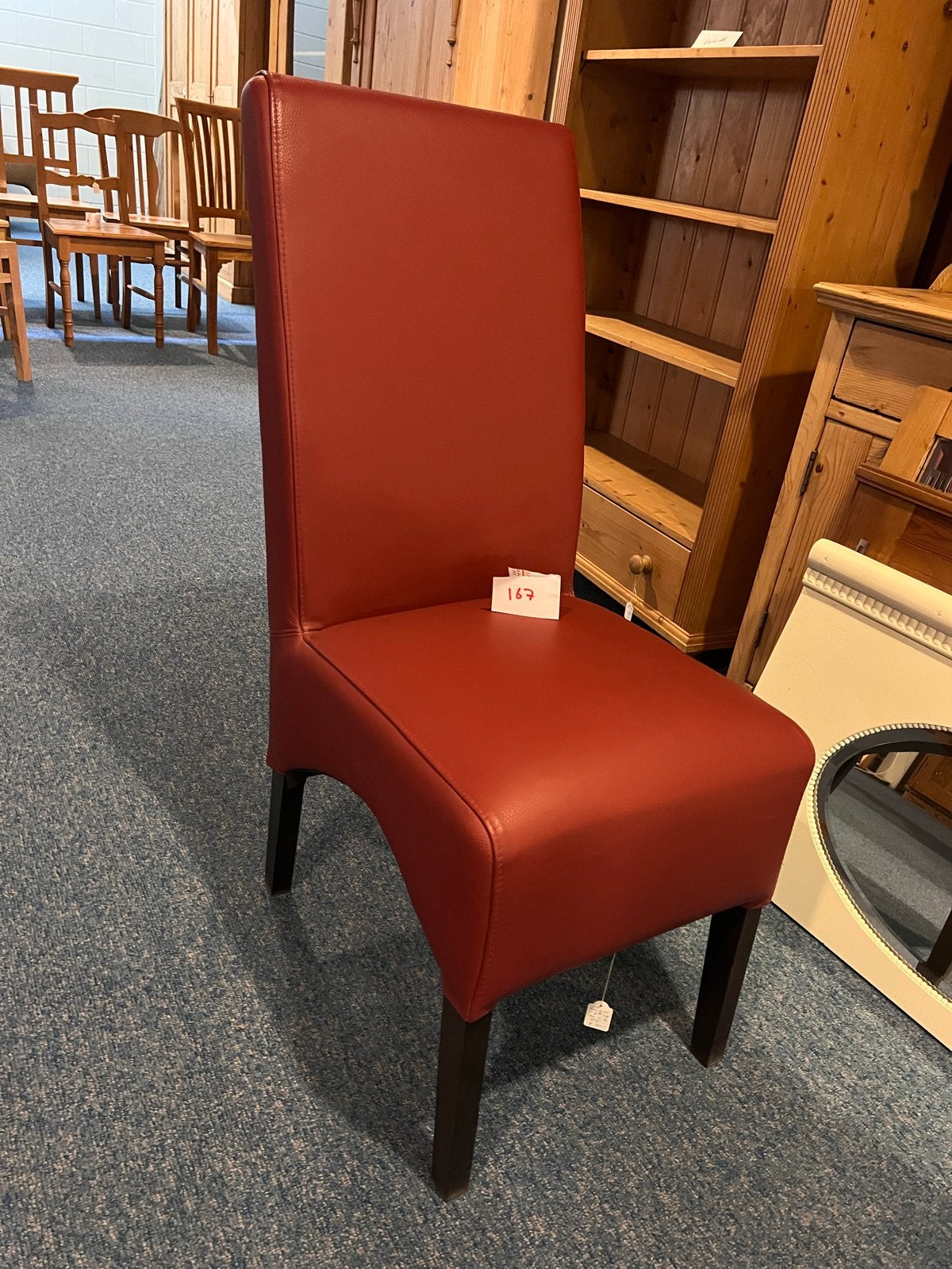 Mooie nieuwe rode stoel wegens winkel sluiting, Huis en Inrichting, Stoelen, Ophalen, Nieuw, Leer, Eén