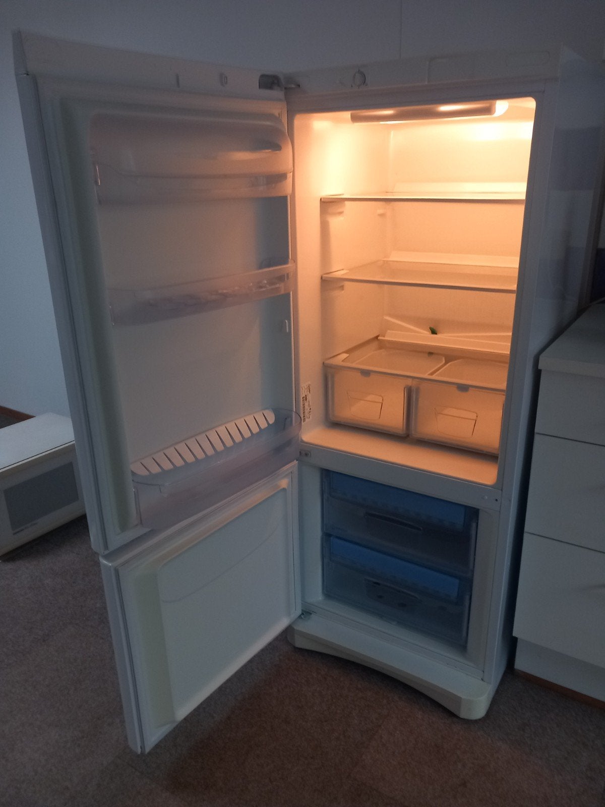 Koel-vries combinatie Indesit BAAAN10 type CM01X, Ophalen, Gebruikt, 200 liter of meer, Met aparte vriezer