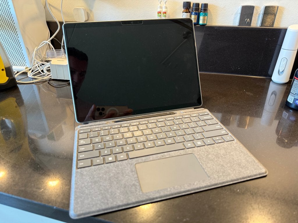 Microsoft Surface 9+, 16GB/256GB, incl pencil/keyboard, 2 tot 3 Ghz, Qwerty, 256GB, Refurbished