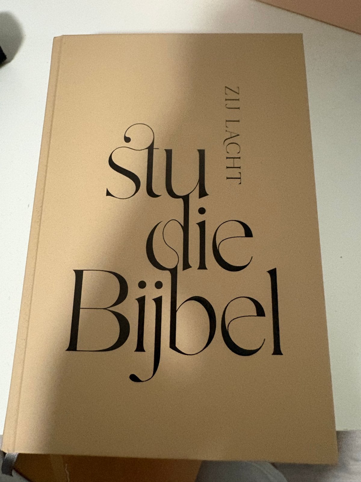 Zij Lacht StudieBijbel, Boeken, Godsdienst en Theologie, Ophalen, Zo goed als nieuw