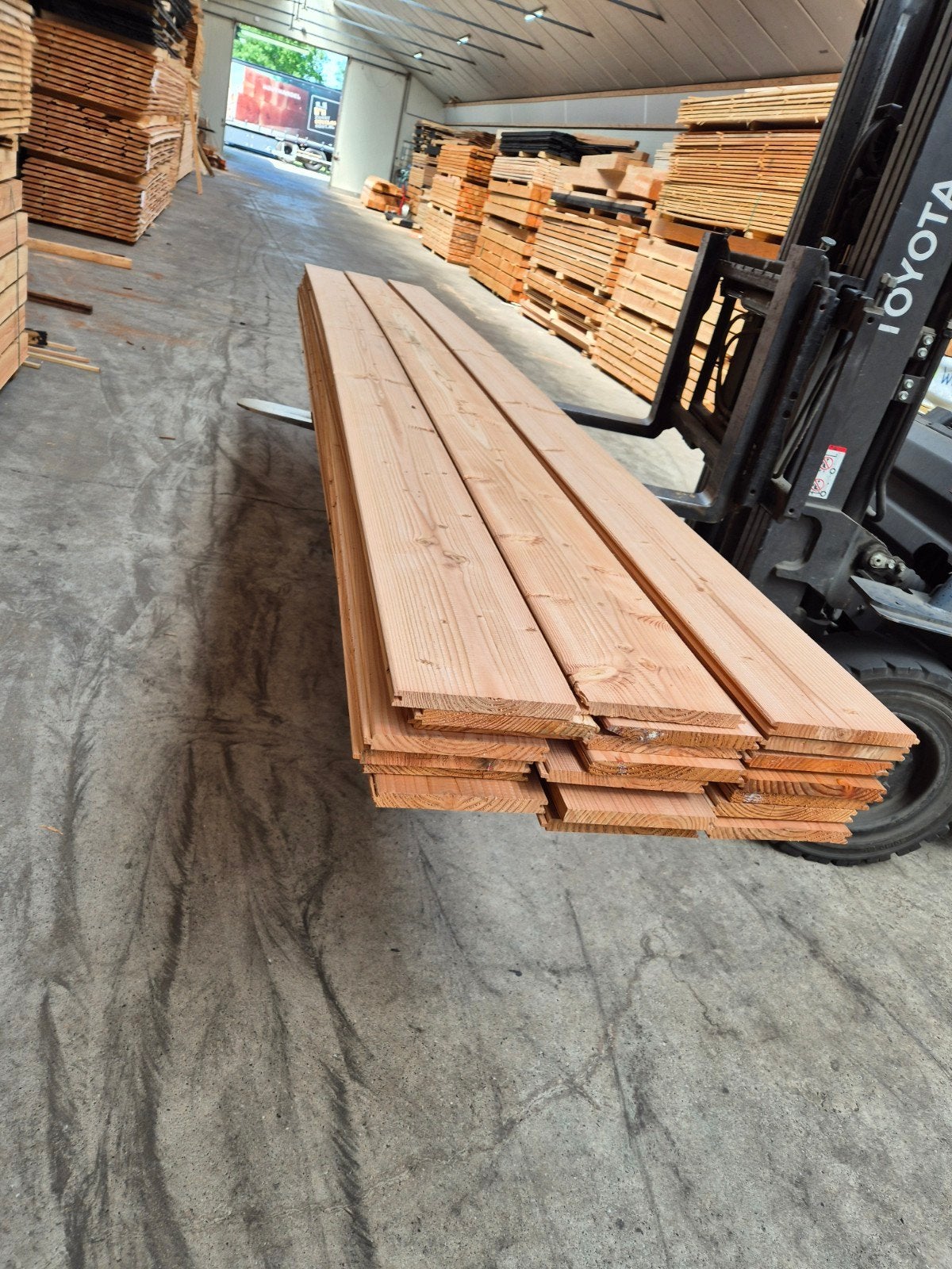 Foto 2 van Te koop bkeus groef en veer planken 4mtr €2 per mtr