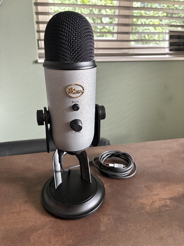 Blue Yeti USB-microfoon in de stijlvolle grijze uitvoering, Ophalen of Verzenden, Zo goed als nieuw, Studiomicrofoon