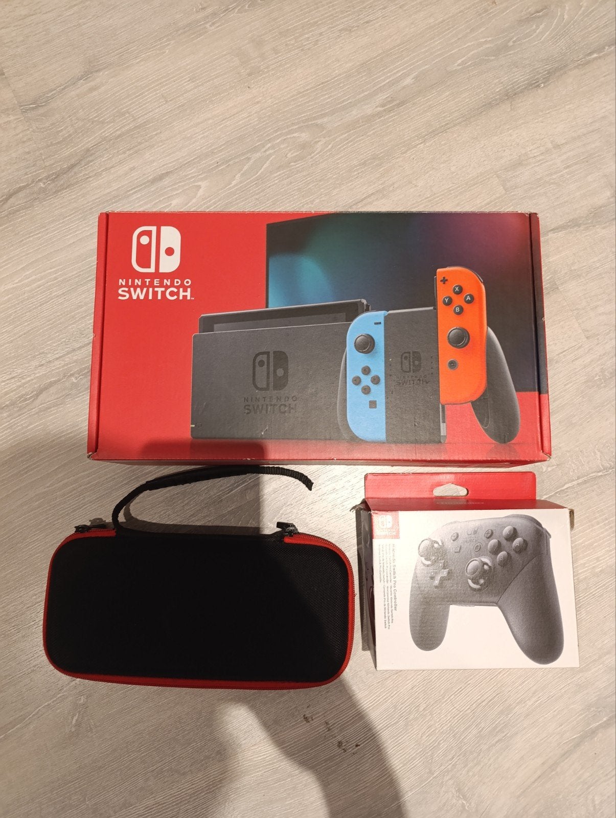 Nintendo Switch v2 compleet met pro controller en hoes, Spelcomputers en Games, Ophalen of Verzenden, Gebruikt, Met 2 controllers