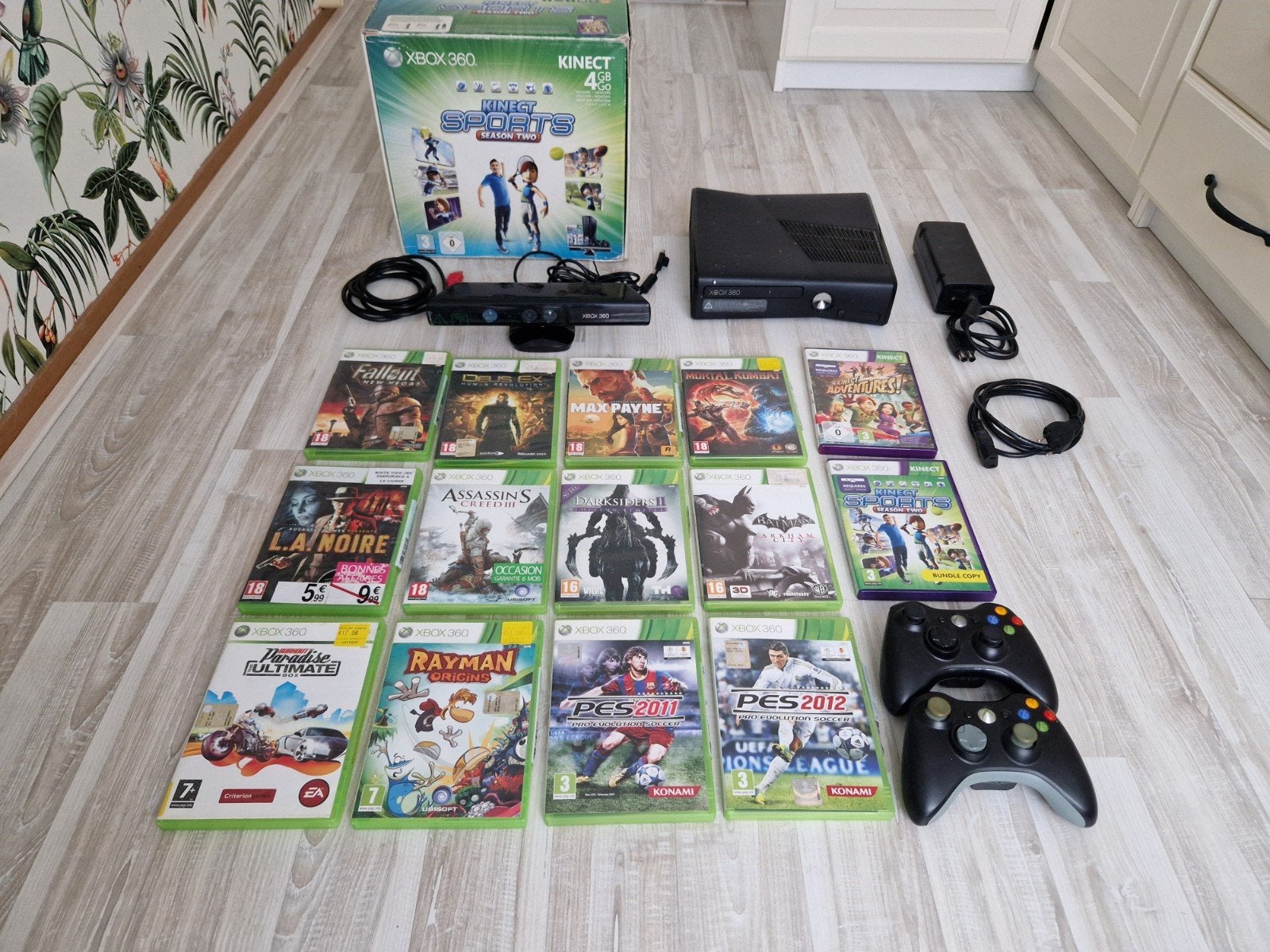 Xbox 360 Slim + Kinect + 2 Controllers + 14 Games, Spelcomputers en Games, Ophalen, Gebruikt, Vanaf 18 jaar, Overige genres