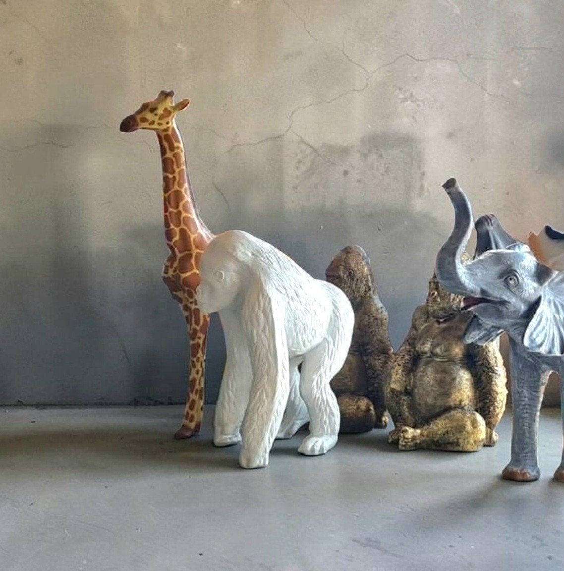 Giraffe beeld koe Gorilla Olifant beeld Kalf Geit Schapen, Verzamelen, Ophalen, Nieuw, Dier