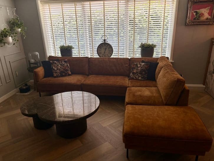 Hoekbank van Xooon | 235x285 cm cognackleurige stof, Huis en Inrichting, Ophalen, 250 tot 300 cm, Hoekbank, Zo goed als nieuw