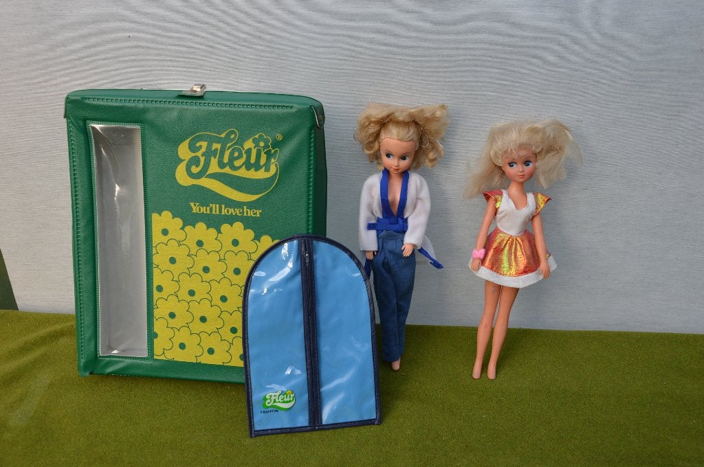 Vintage groen Fleur koffertje en 2 Fleur poppen uit jaren 70, Verzamelen, Poppen, Ophalen of Verzenden, Gebruikt, Pop