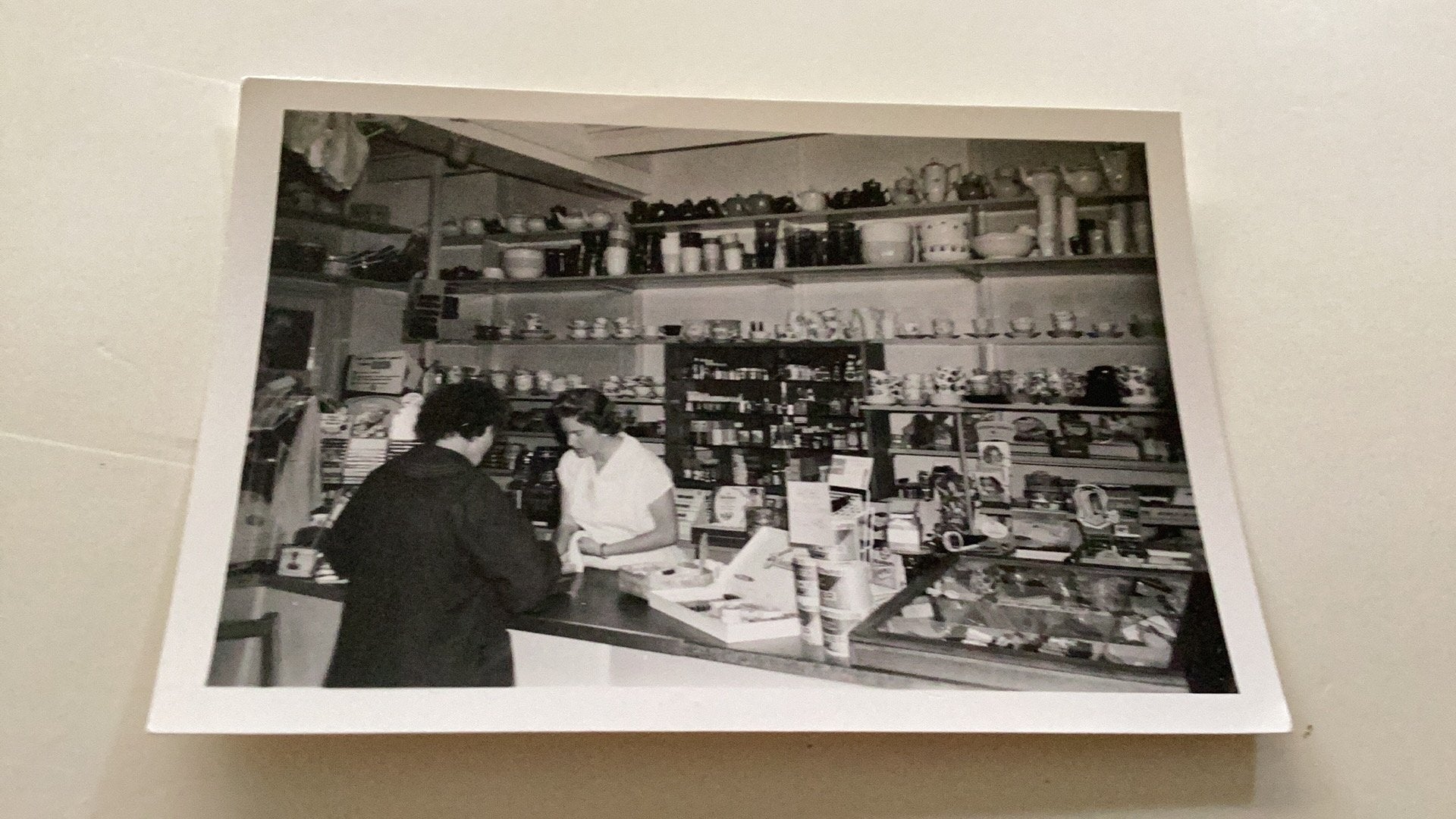 Deventer foto van een winkel in Deventer 6x9 cm, Ophalen of Verzenden, Voor 1940, Zo goed als nieuw