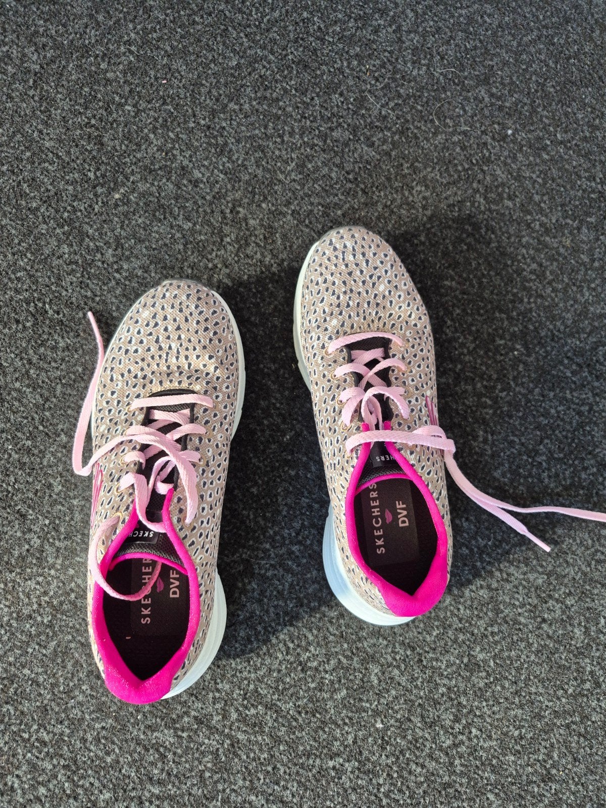 Trendy design skecher by diane von fürstenberg .Maat 37.5., Ophalen of Verzenden, Nieuw, Sneakers of Gympen