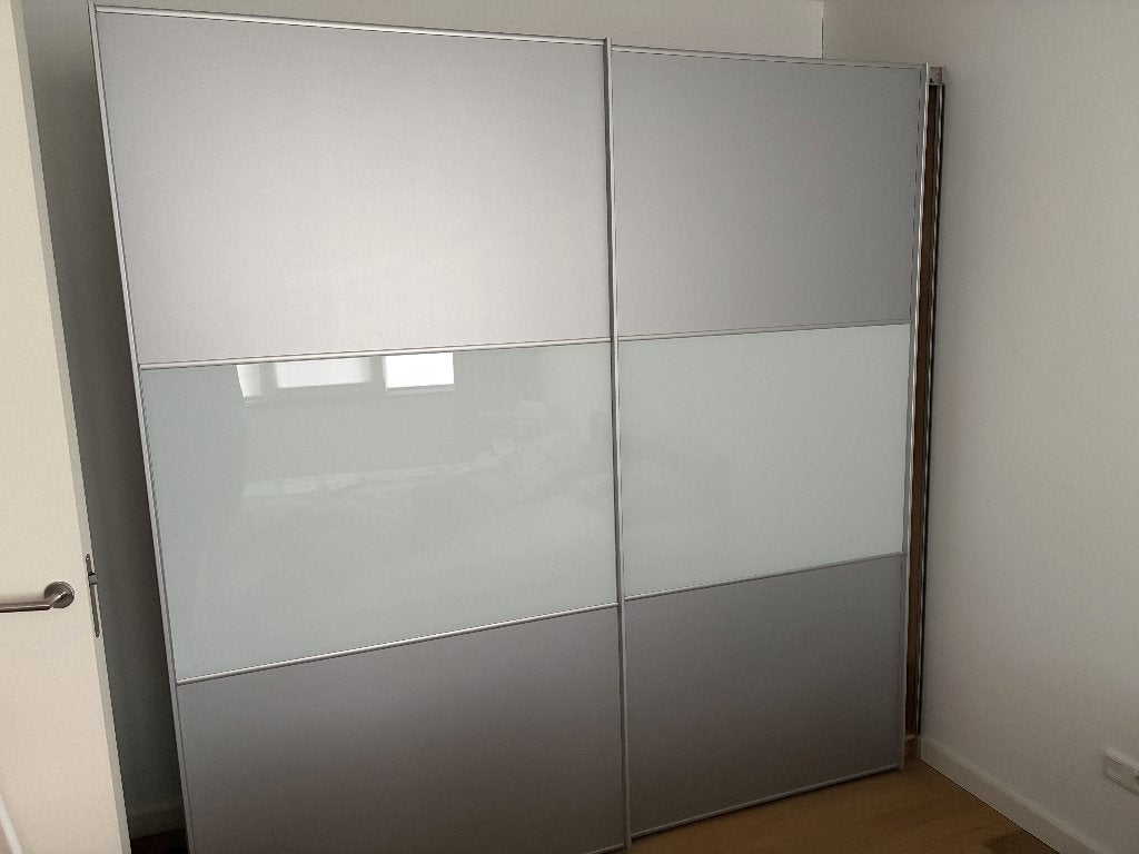 Kledingkast, Ophalen, Met deur(en), Gebruikt, 200 cm of meer