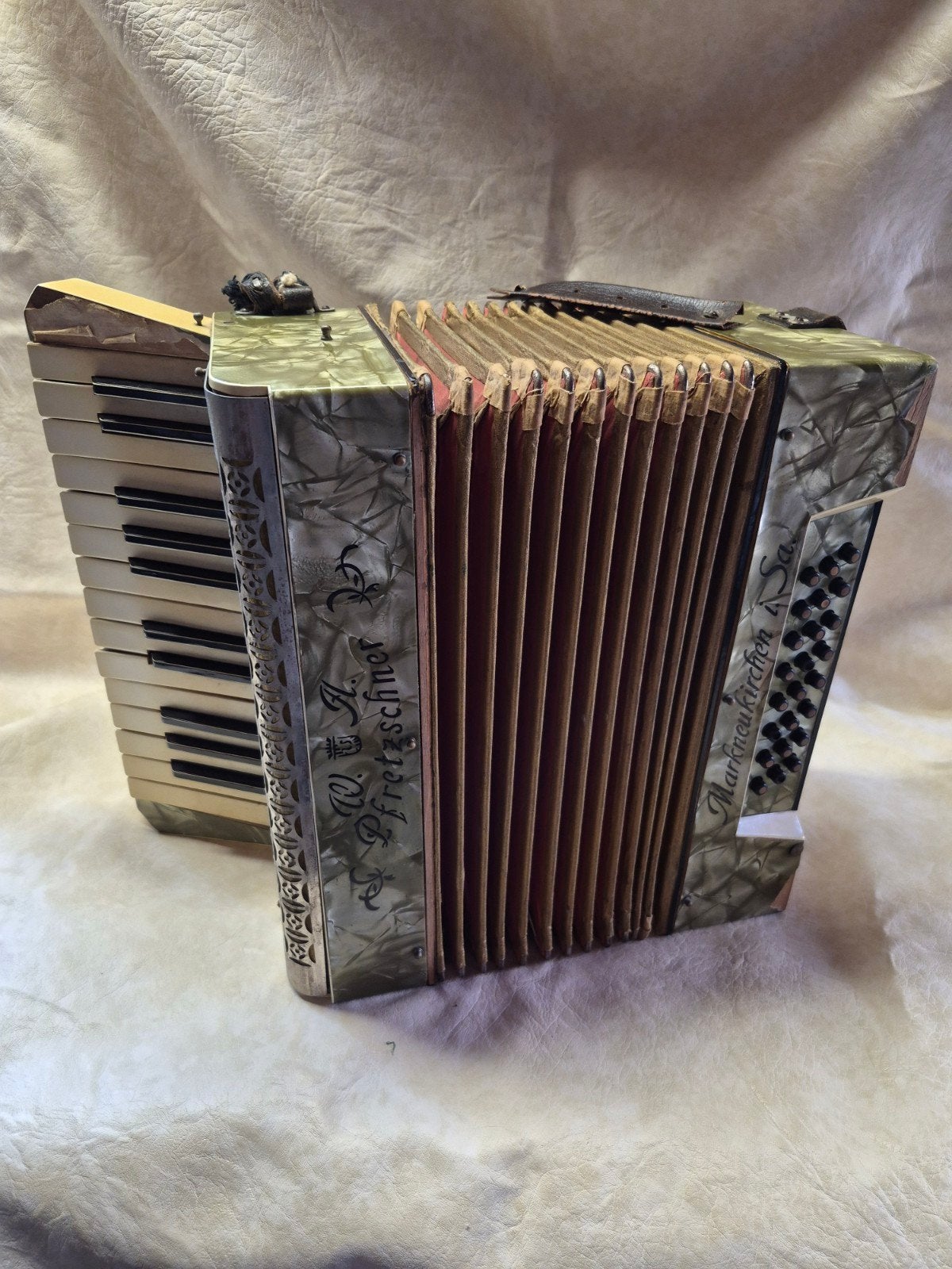 Accordeon voor decoratie T.E.A.B, Gebruikt, Overige formaten, Toetsaccordeon, Met koffer