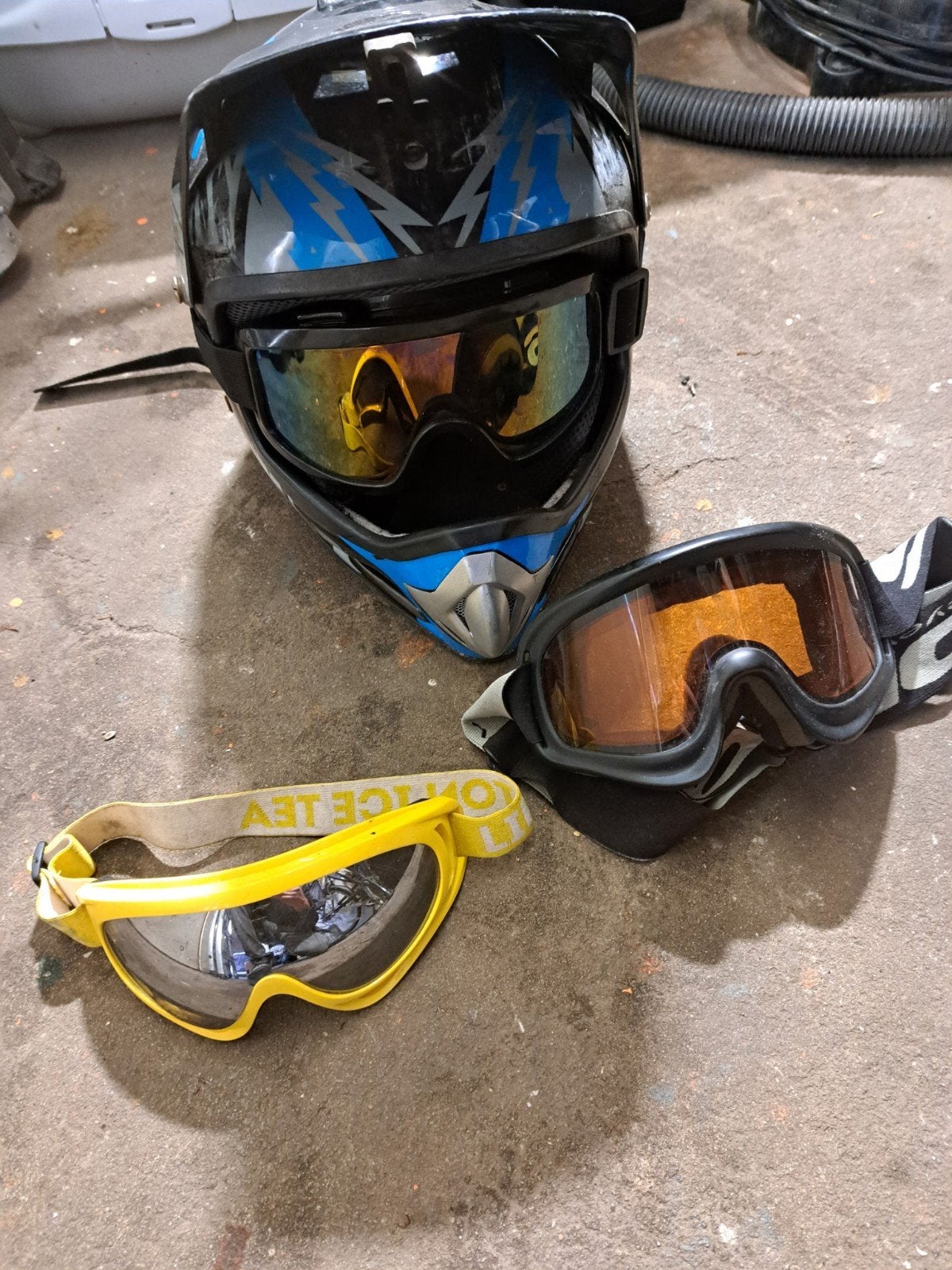 Offroadhelm Maat M met 2 brillen, Motoren, Overige merken, M, Ophalen of Verzenden, Tweedehands