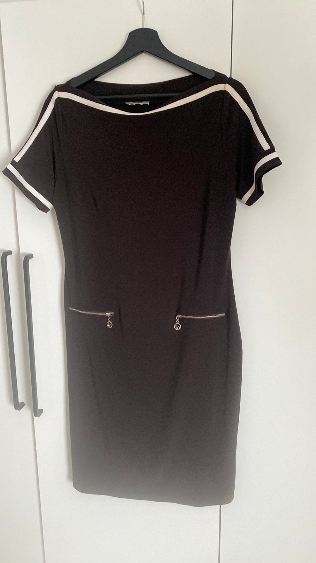 Donkerbruin jurkje Angelle Milan L, Kleding | Dames, Maat 38/40 (M), Bruin, Ophalen of Verzenden, Zo goed als nieuw