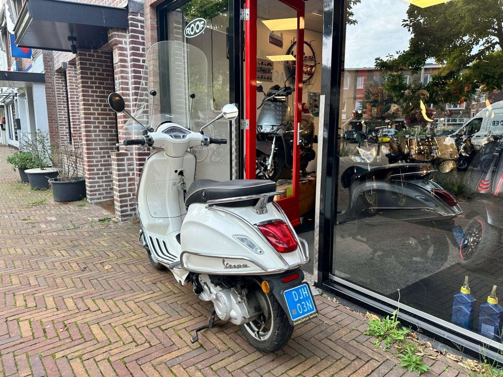 Piaggio Vespa Primavera 25 4T 2v snor snorscooter wit, Gebruikt, Overige modellen, Niet ingevuld, Benzine