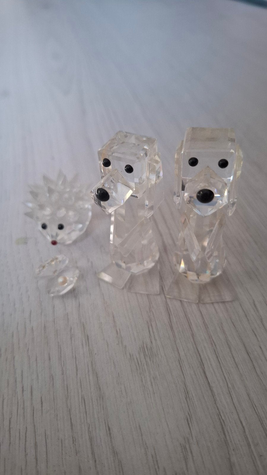 Swarovski beeldjes: twee hondjes, egel en schelp met parel, Verzamelen, Swarovski, Ophalen of Verzenden, Zo goed als nieuw, Figuurtje