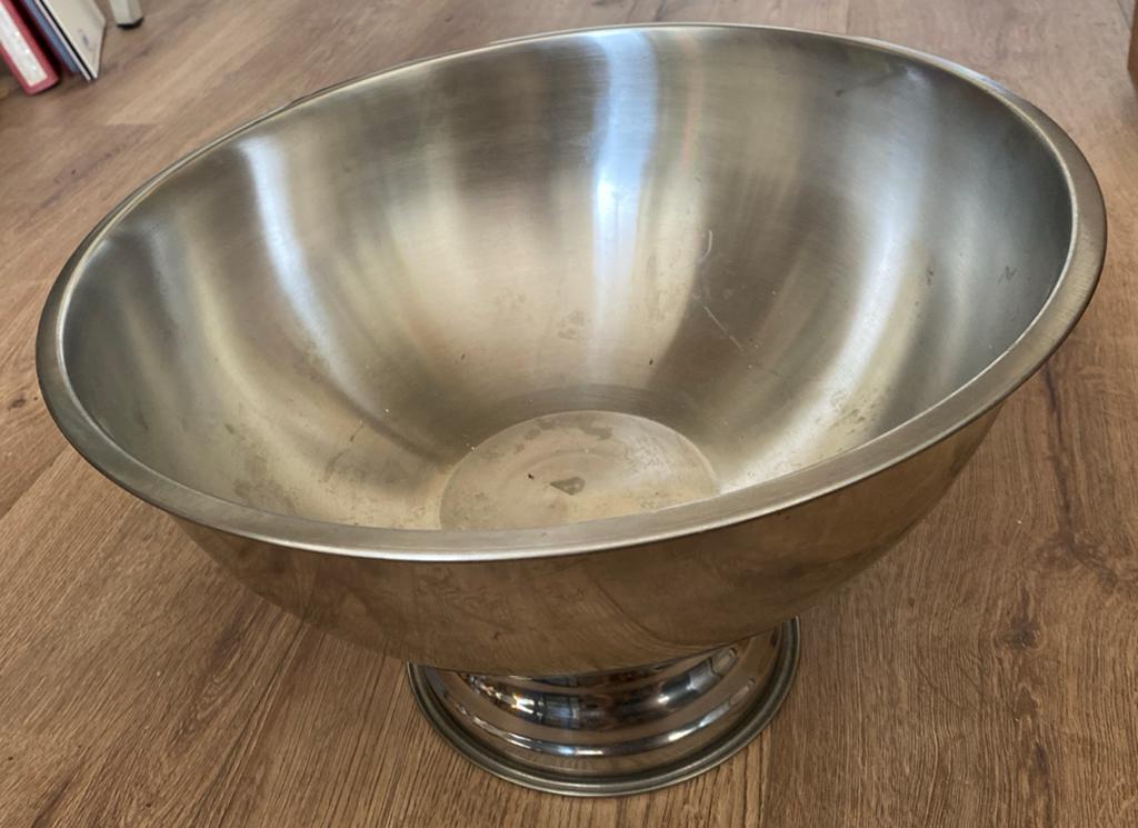 Grote RVS schaal op voet - Decoratieve fruitschaal, Huis en Inrichting, Woonaccessoires | Schalen en Manden, Overige materialen
