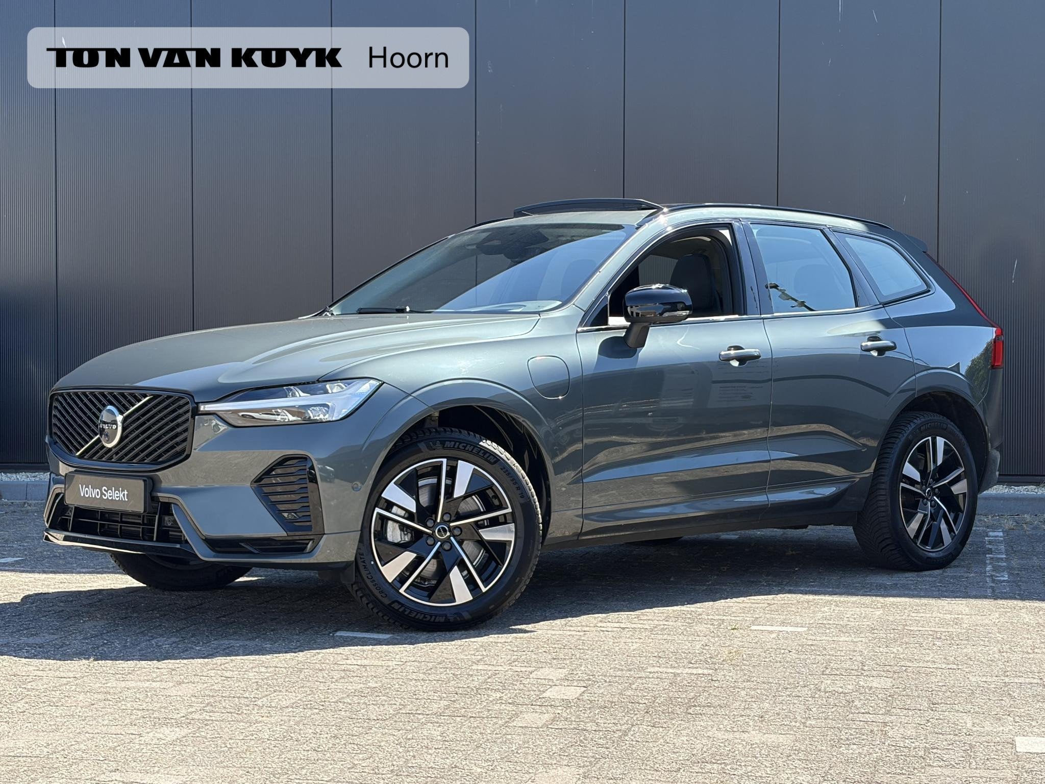 Volvo XC60 2.0 T6 Plug-in hybrid AWD Plus Dark / SOH 100% /