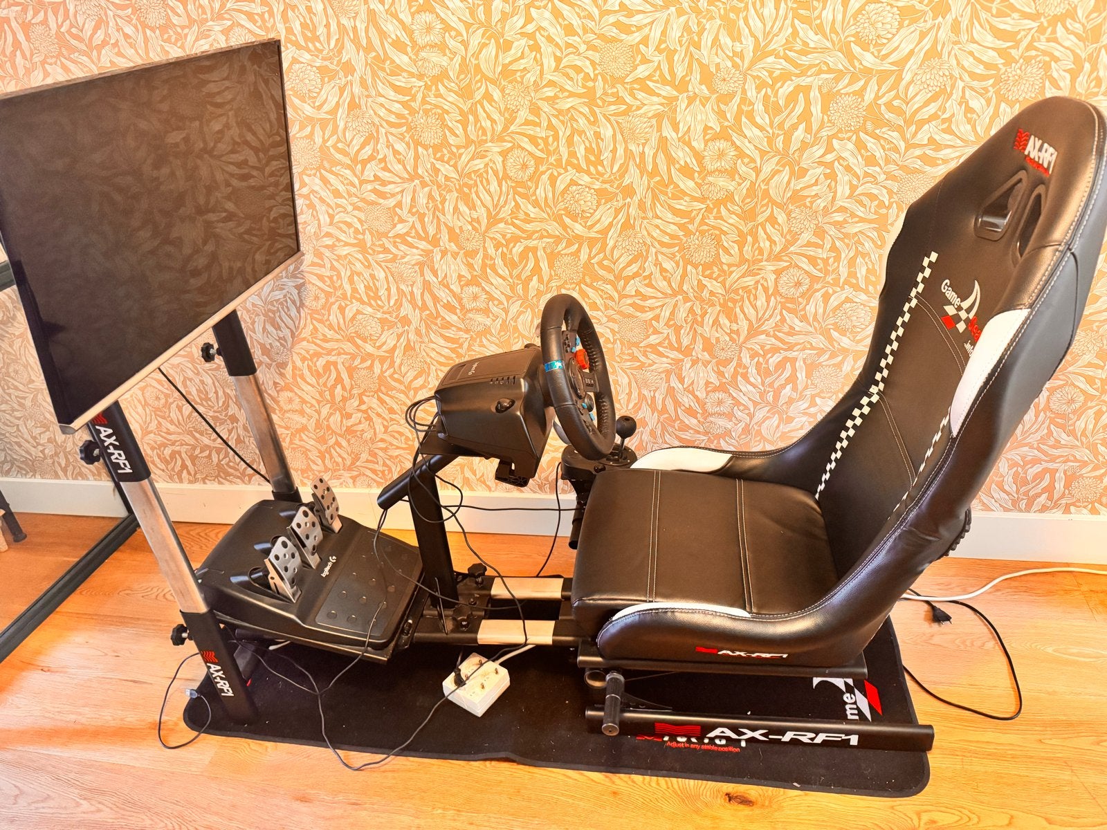 Logitech G29 racestuur met Game Seat en monitor, Ophalen, Zo goed als nieuw