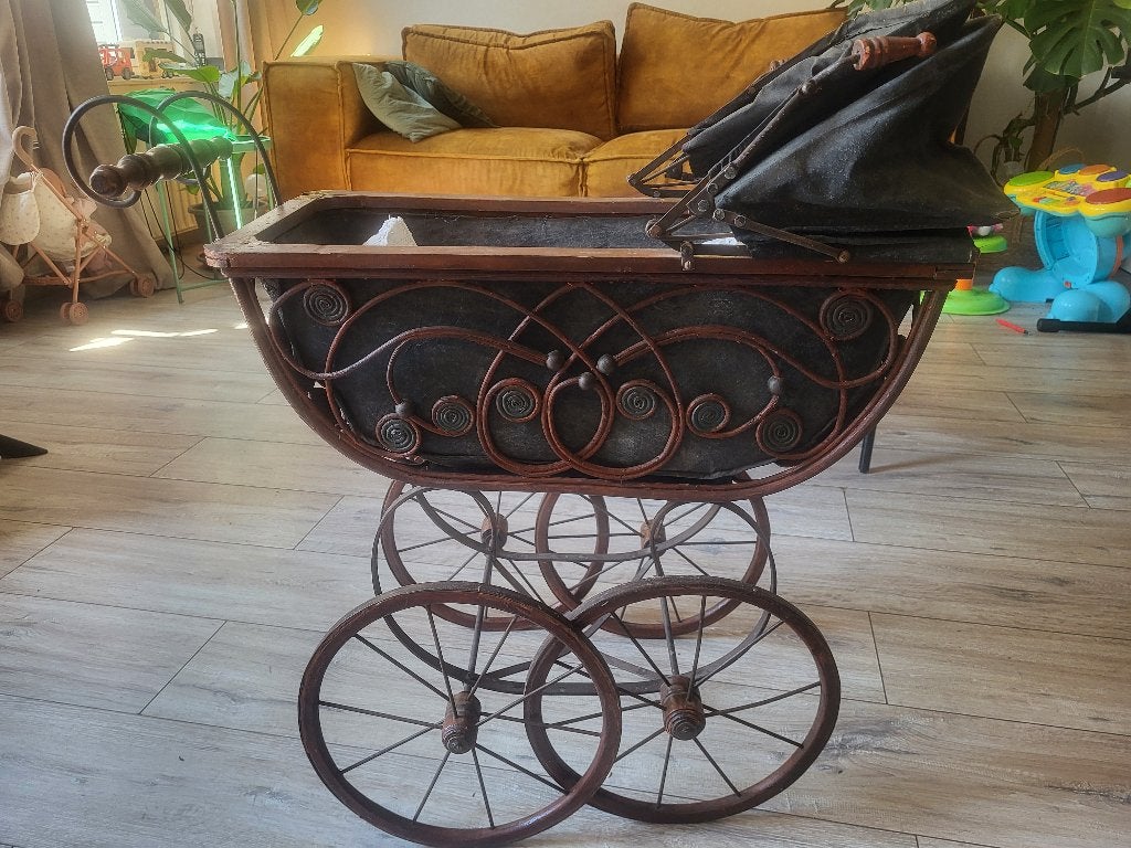 Antieke poppenwagen, Ophalen