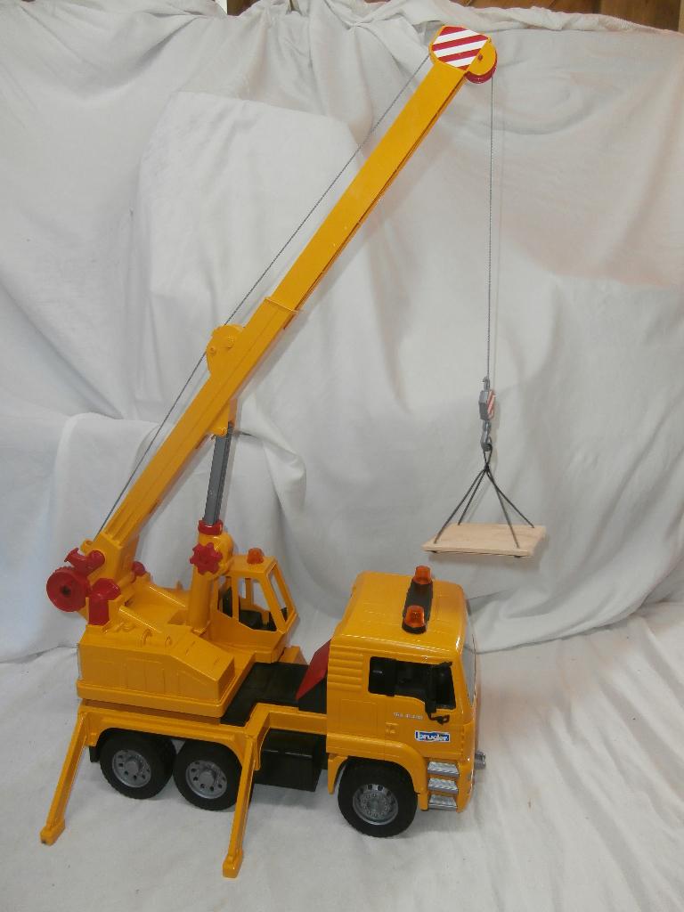 Bruder MAN TGA TC 4500 hijskraan met plateau, Kinderen en Baby's, Speelgoed | Speelgoedvoertuigen, Ophalen, Zo goed als nieuw