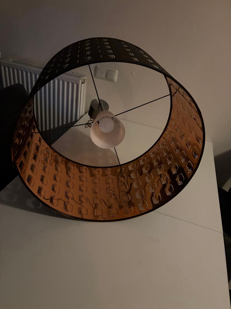 Moderne hanglamp met koperkleurige binnenkant, Ophalen, Zo goed als nieuw, Metaal, Minder dan 50 cm