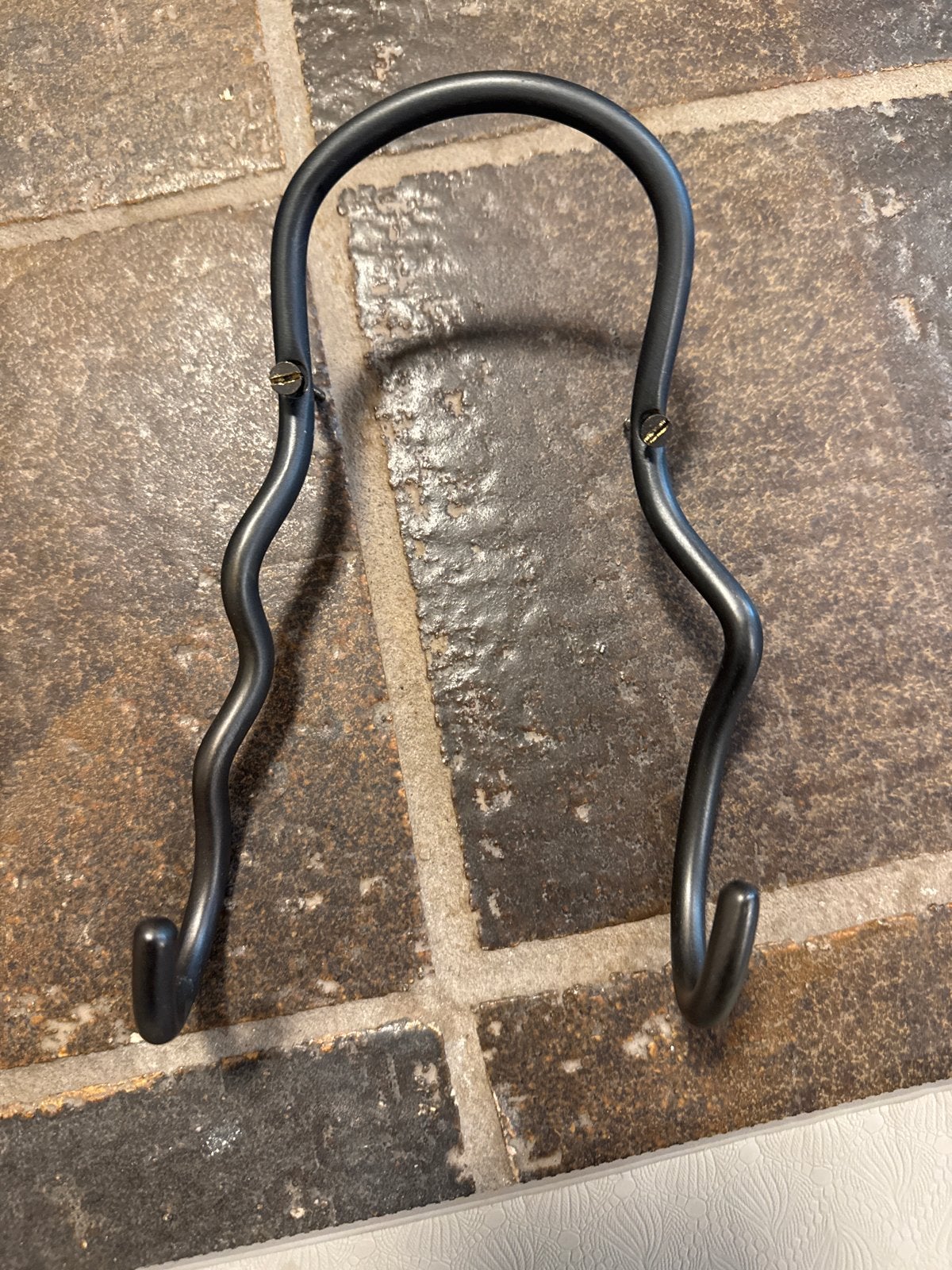 Ferm Living Curvature Double Hook - Zwart Messing, Ophalen, Zo goed als nieuw, Metaal, Wandhaken