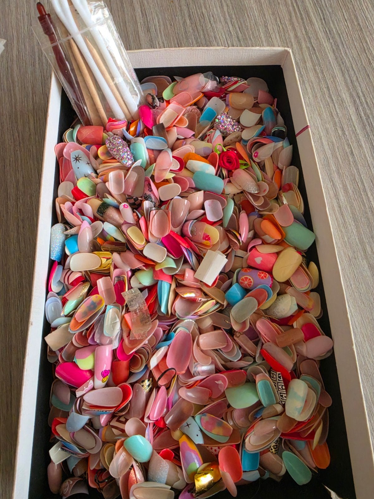 Diverse kunstnagels nepnagels restant nagels, Gebruikt, Overige kleuren, Ophalen of Verzenden, Handen en Nagels