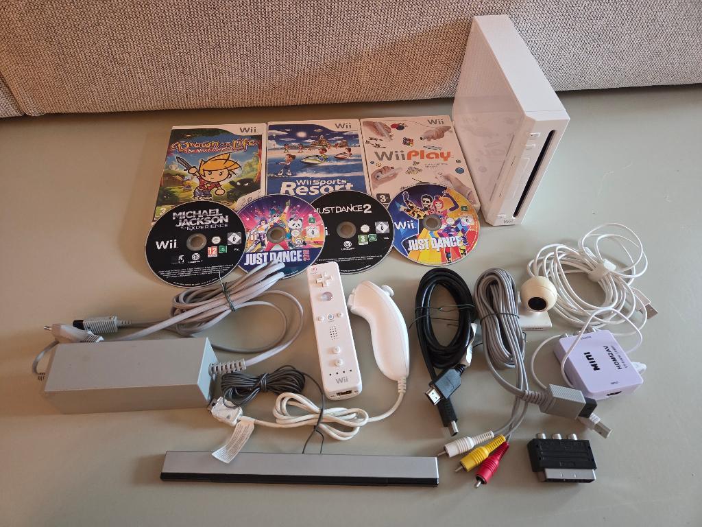 Nintendo Wii + controller + camera + 7 games, Ophalen of Verzenden, Zo goed als nieuw, Met 1 controller, Met games
