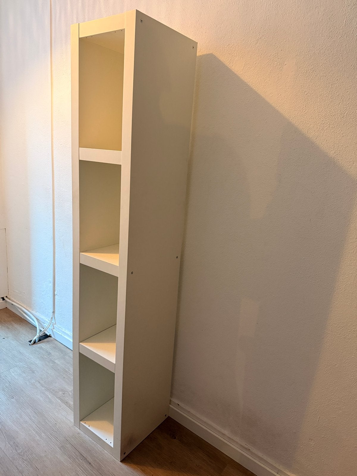 IKEA LACK smalle kast / boekenkast wit – 4 vakken, Huis en Inrichting, Minder dan 50 cm, Gebruikt, Ophalen of Verzenden, 150 tot 200 cm