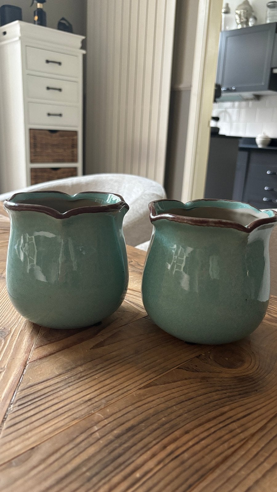 2 blauw/groene bloempotten Loberon (ibiza style, landelijk), Rond, Ophalen of Verzenden, Zo goed als nieuw, Aardewerk