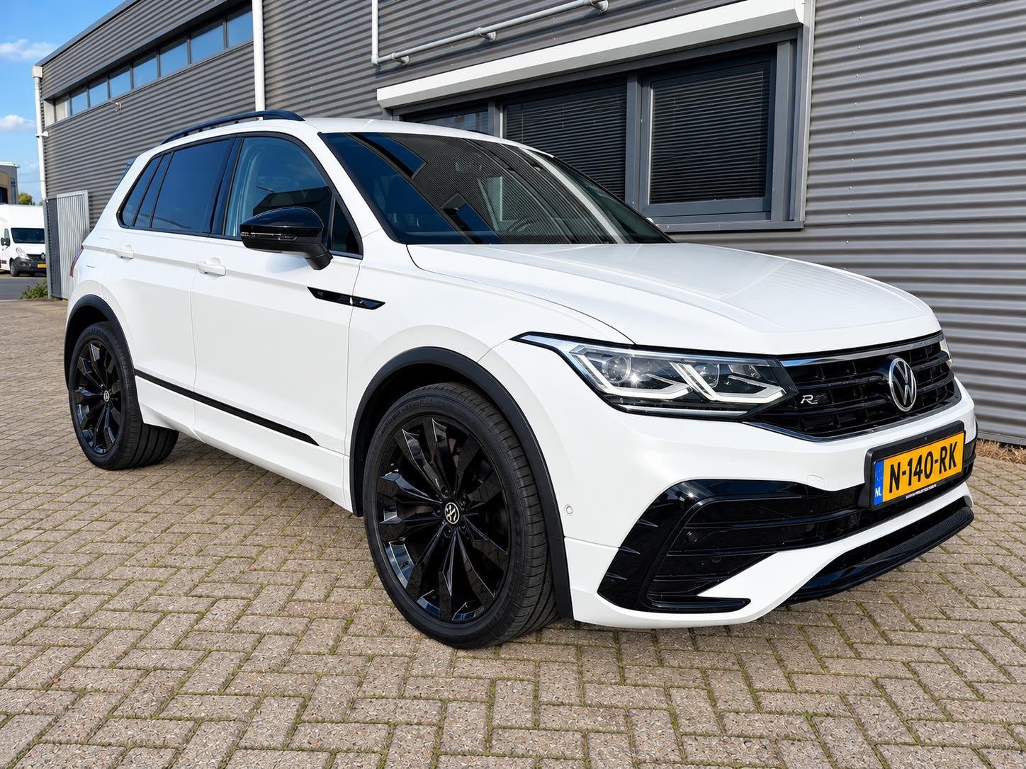 Volkswagen Tiguan R-Line 1.5 TSI DSG | Zeer luxe uitgerust, 1441 kg, Zwart, 4 cilinders, 150 pk