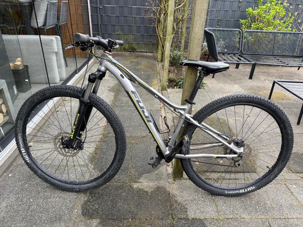 Fuji mountainbike jongens, 15 inch, Fietsen en Brommers, Ophalen, Versnellingen, Zo goed als nieuw, Schijfrem