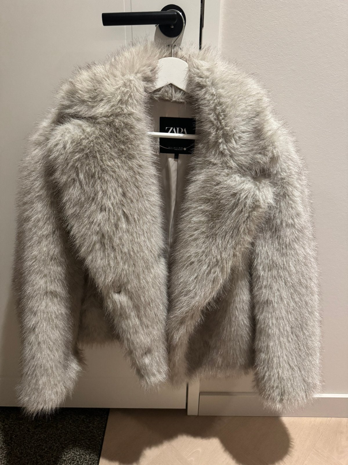 Zara faux fur jacket taupe S (4360/246), Kleding | Dames, Jassen | Winter, Ophalen of Verzenden, Nieuw, Maat 36 (S), Beige