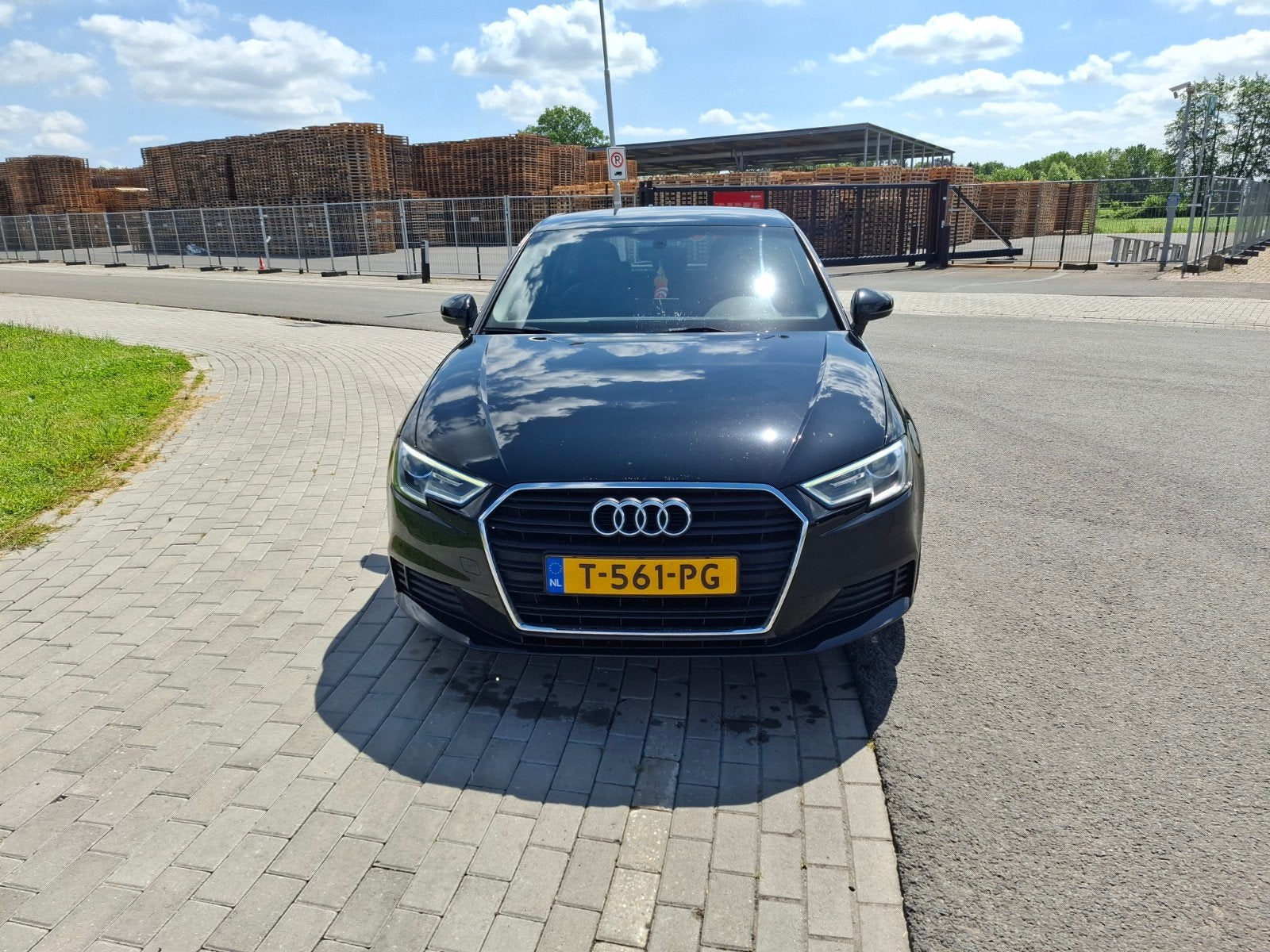 Audi A3 30 TDI 116pk S Tronic 2019 Zwart, Auto's, Audi, 4 cilinders, Stoelverwarming, Zwart, Dealer onderhouden