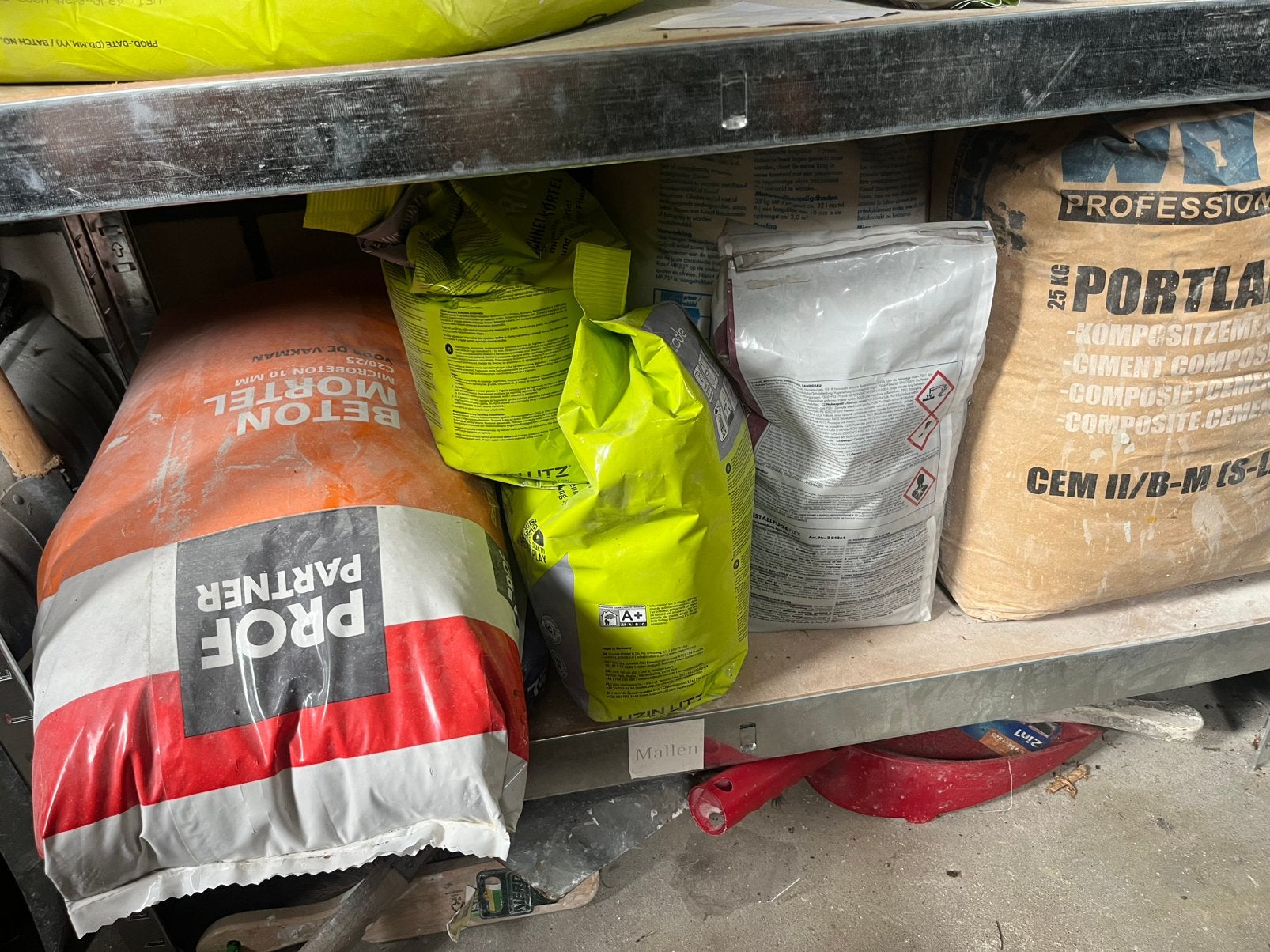 GRATIS! Mortel, cement  etc, Ophalen, Zo goed als nieuw